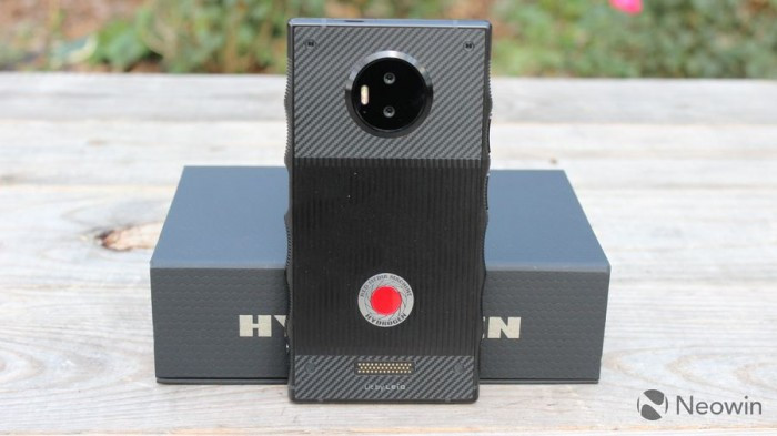 多次跳票后 零售版RED Hydrogen One开箱和初步上手