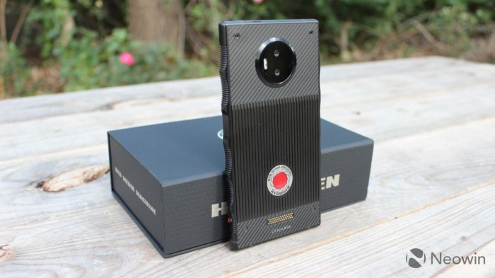 多次跳票后 零售版RED Hydrogen One开箱和初步上手